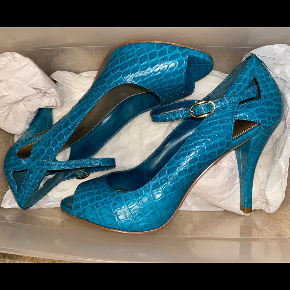 Bandolino/turquoise/snake print/heels: Size 6.5